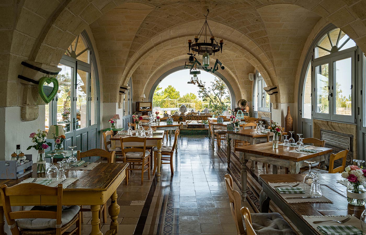 Restaurant in masseria with traditional cuisine of Puglia | © Gianni Buonsante Photography