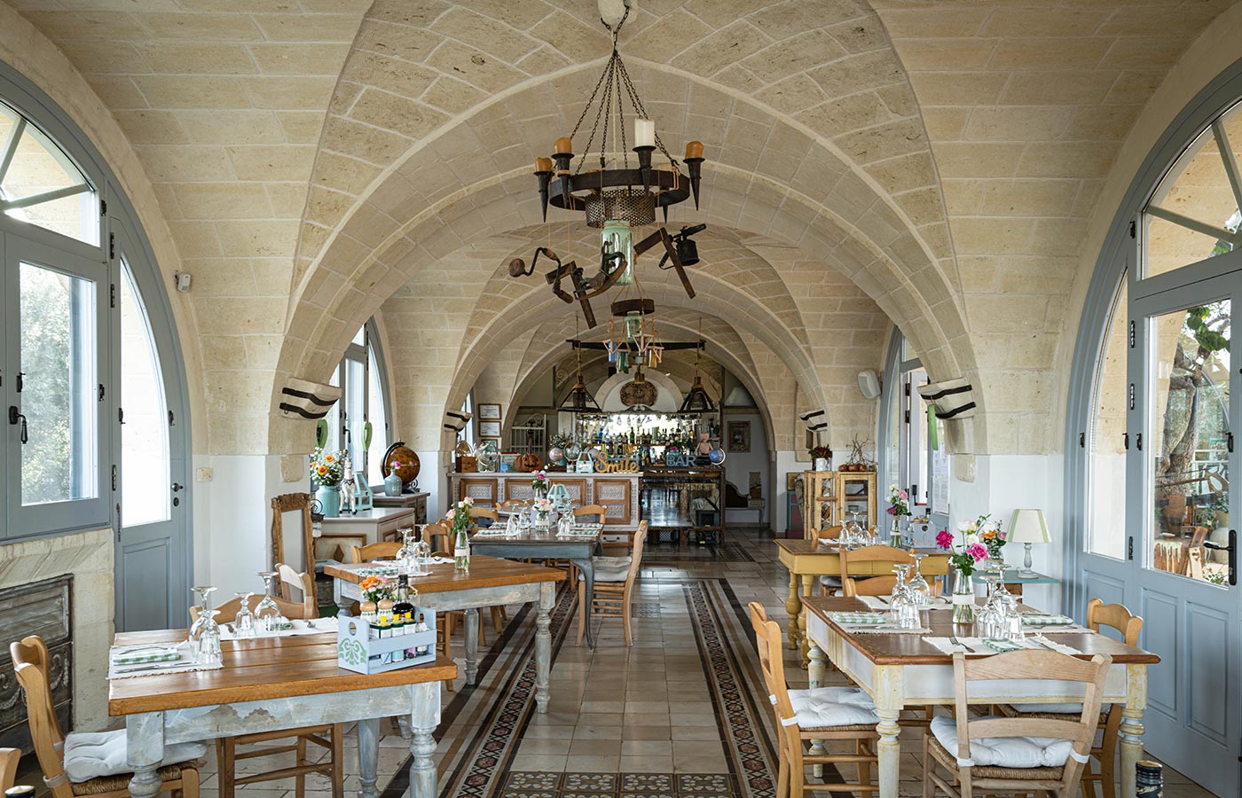 Restaurant in masseria with traditional cuisine of Puglia | © Gianni Buonsante Photography