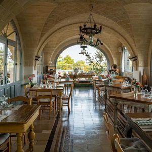 Restaurant in masseria with traditional cuisine of Puglia | © Gianni Buonsante Photography